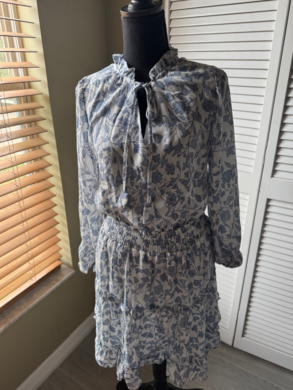 Long-Sleeve Blue Floral Mini Dress with Smocked Waist